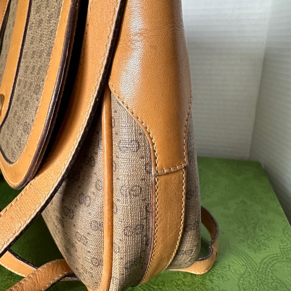🛑✋Price Drop🛑😊Authentic Gucci Leather Crossbody/Shoulder Bag. - Picture 6 of 16